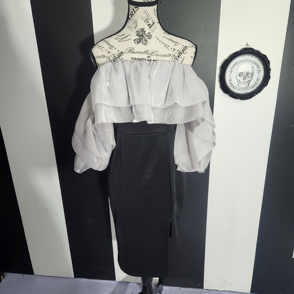 Giffniseti Dresses & Skirts - Elegant Black and White Off-Shoulder Midi Dress